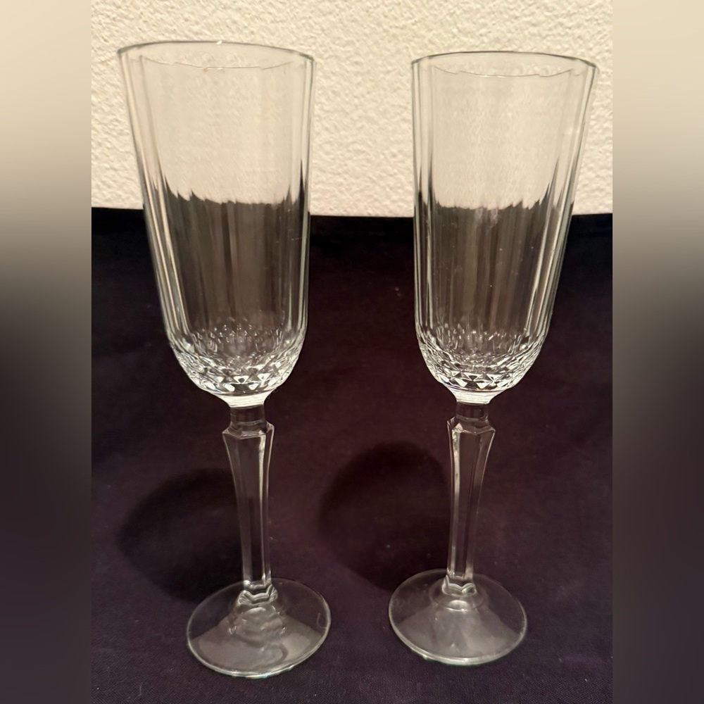 2 Pasabahce Diony Flutes/Glasses. 4.25oz Turkey